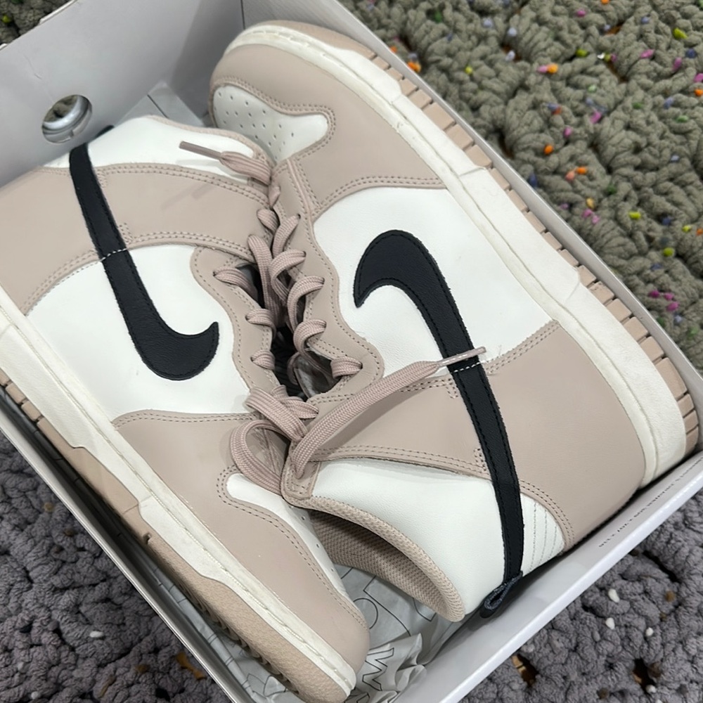 Nike Dunk High Sneakers in Beige and Black